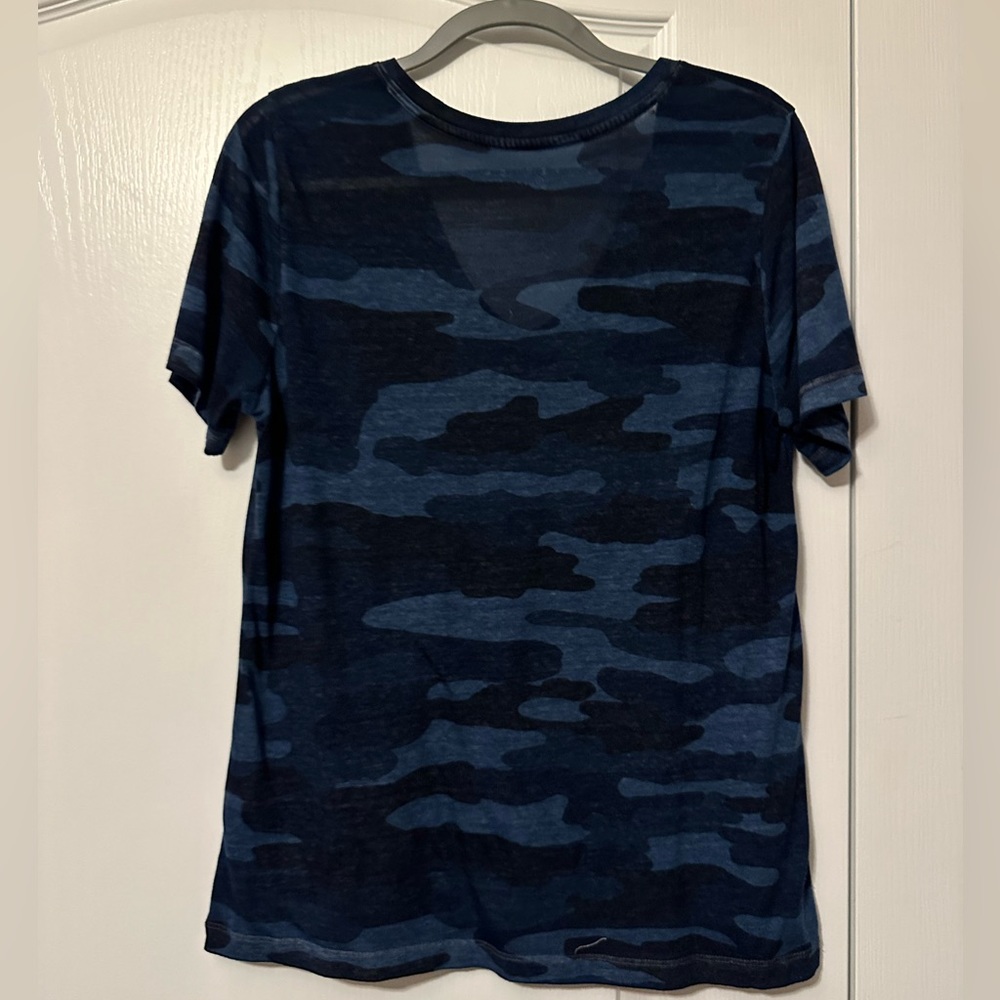 Lucky Brand Venice Burnout Blue Camo V-Neck Shortsleeved Shirt - Size L - Picture 3 of 5